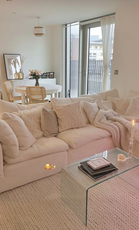 Feminine Condo Decor, Apartment Comfy Living Room, Cutesy Apartment Aesthetic, Girly Nyc Apartment, Aesthetic Apartment Entrance, Girly Living Room Aesthetic, Cute Home Decor Ideas Living Room, Cute Aesthetic Apartment Ideas, Med School Apartment