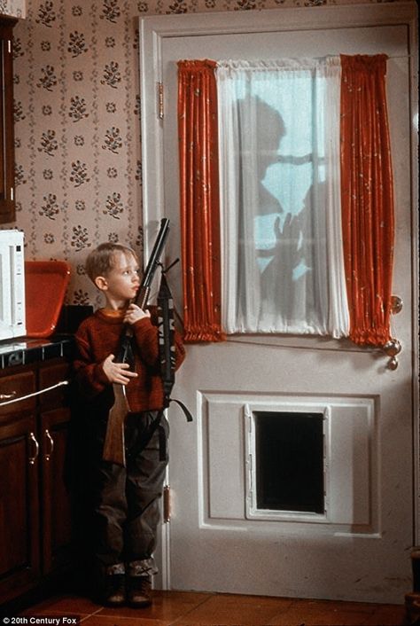 Kevin Home Alone, Home Alone 1, Home Alone 1990, Home Alone Movie, Chris Columbus, Home Alone Christmas, L Wallpaper, Macaulay Culkin, 2160x3840 Wallpaper