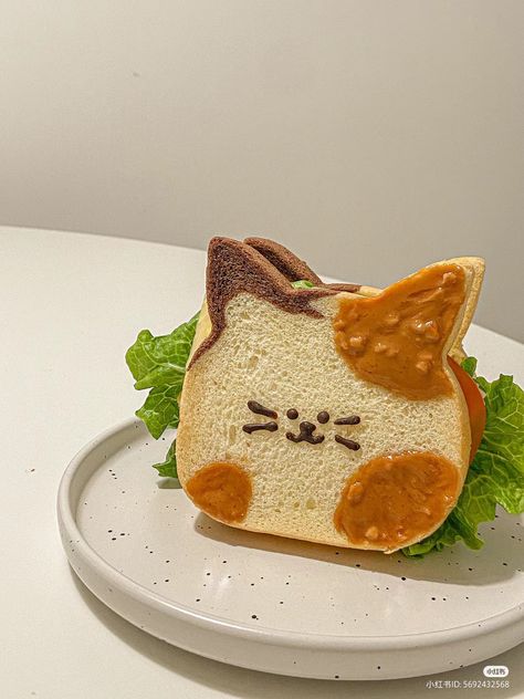 Cat Sandwich, Kawaii Cooking, Cute Snacks, Easy Food Art, Small Desserts, Cat Cafe, Food Goals, Kawaii Food, Decoration Idea