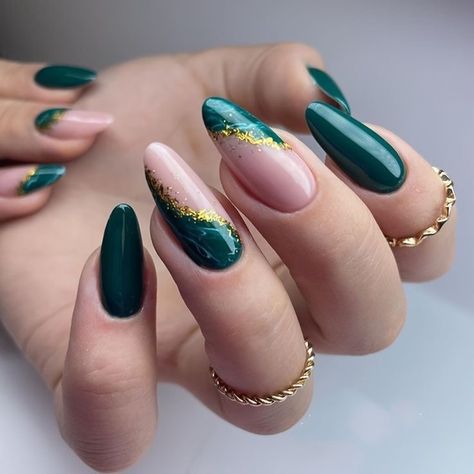 Nail Ideas Acrylic Dark Colors, Emerald Nails, Xmas Nails, Fabulous Nails, Long Acrylic Nails, Gold Nails, Green Nails, Perfect Nails, Holiday Nails