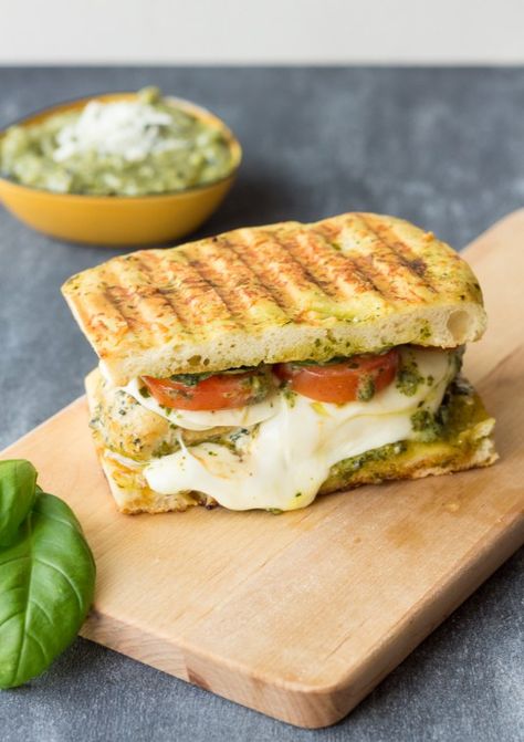 Focaccia Panini, Caprese Panini, Buffalo Chicken Grilled Cheese, Wings Food, Chicken Caprese, Grilled Ham And Cheese, Panini Recipes, Classic Grilled Cheese, Chicken Grilled