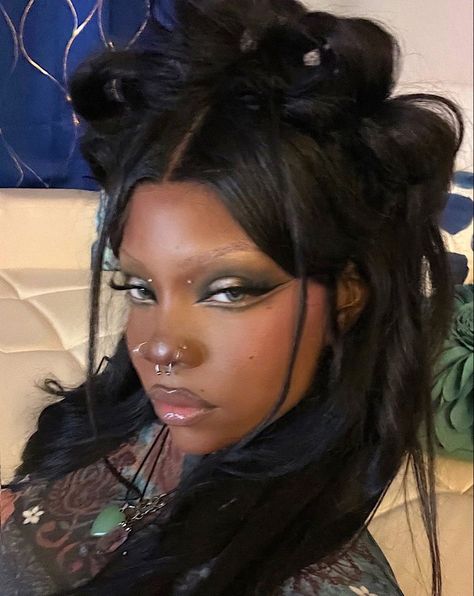 Black Hair And Makeup, Maquillage Goth, Dark Makeup Looks, Maquillage On Fleek, Alt Makeup, Alternative Makeup, Cool Makeup Looks, Ethereal Makeup, Dope Makeup