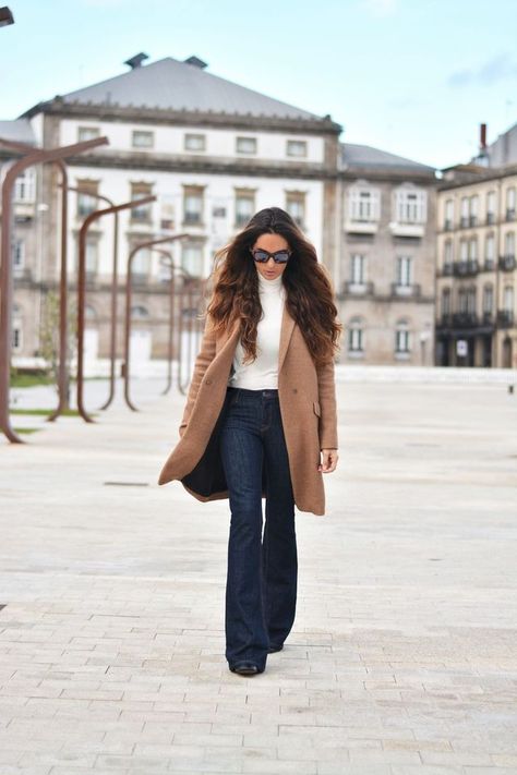 flared jeans + turtleneck sweater Jeans Flare Outfits Invierno, Blue Flare Jeans Outfit Winter, Flared Jeans Winter Outfit, Flair Jeans Outfit Winter, Winter Flare Jeans Outfit, Bootcut Jeans Outfit Winter, Bell Bottom Jeans Outfit Fall, Flare Jeans Winter, Flare Jeans Outfit Winter