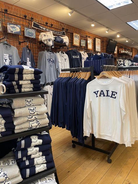 Yale Blue Aesthetic, Yale University Clothes, Iv League Schools, Yale University Law School, Yale College Aesthetic, School Shopping Aesthetic, Dream College Aesthetic, Yale Merch, Yale University Dorms