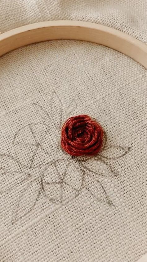 Tiny Rose Embroidery, Pinwheel Rose Embroidery, Easy Rose Embroidery, Embroidered Rose Pattern, Embroidery Roses Pattern, Embroidered Rose Tutorial, How To Embroider Roses, How To Embroider A Rose, How To Embroider Small Flowers