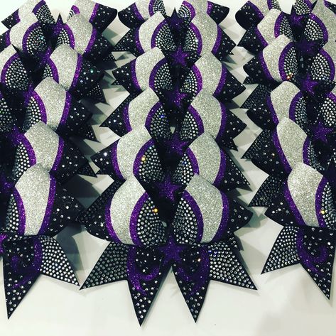 Sparkly Cheer Bows, Cheer Crafts, Cheer Backpack, Youth Cheer, Cheer Hair Bows, Cheer Camp, Cheerleading Bows, Cheer Hair, Bow Ideas