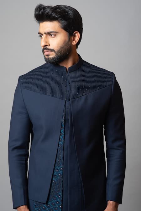 Buy Blue Tricot Suiting Embroidered Geometric Savorona Asymmetric Achkan Set For Men by Paarsh Online at Aza Fashions. Party Wear Blazers, Kurta And Pants, Cutdana Embroidery, Party Outfit Men, Prince Coat, Groom Dress Men, Indian Groom Wear, Resham Work, Dress Suits For Men