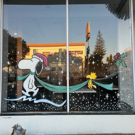 Disney Window Decoration, Painted Window Art, Window Paintings, Store Front Windows, Christmas Window Painting, Christmas Window Display, Christmas Window Decorations, Window Color, San Fernando Valley