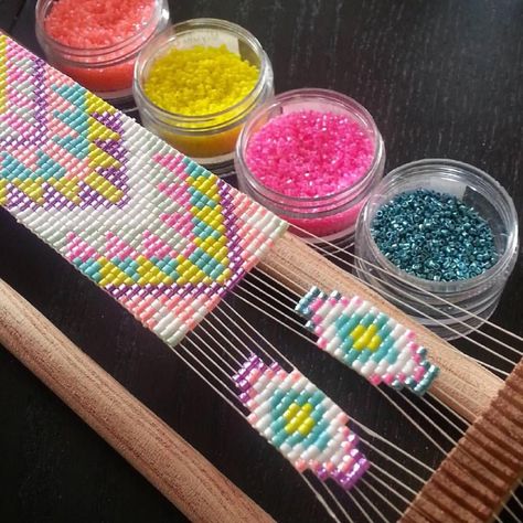 Bead Loom Hatband Patterns, Beaded Belts Patterns, Bead Loom Kits, Bead Loom Designs, Loom Jewelry, Loom Bracelet Patterns, Motifs Perler, Bead Loom Bracelets, Beadwork Patterns