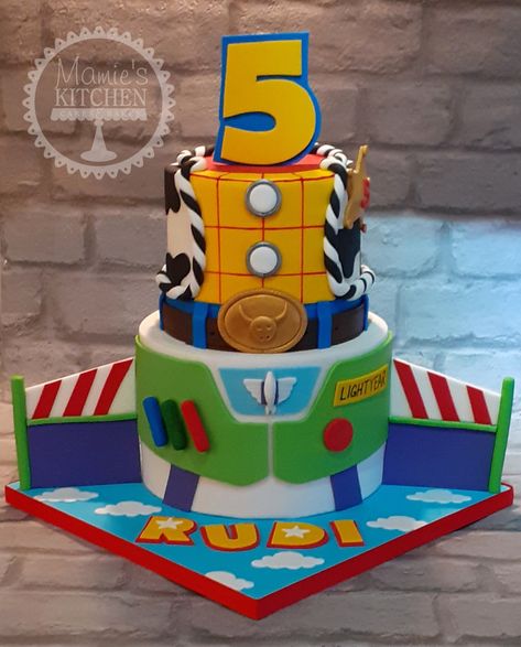 Buzz And Woody Birthday Party, Toy Story Birthday Cake Ideas, Buzz Light Year Birthday Cake, Toy Story Photo Shoot Ideas, Buzz Lightyear Cake, 2 Infinity And Beyond Birthday Cake, Toy Story Cake Ideas, Pastel Buzz Lightyear, Two Infinity And Beyond Birthday Cake