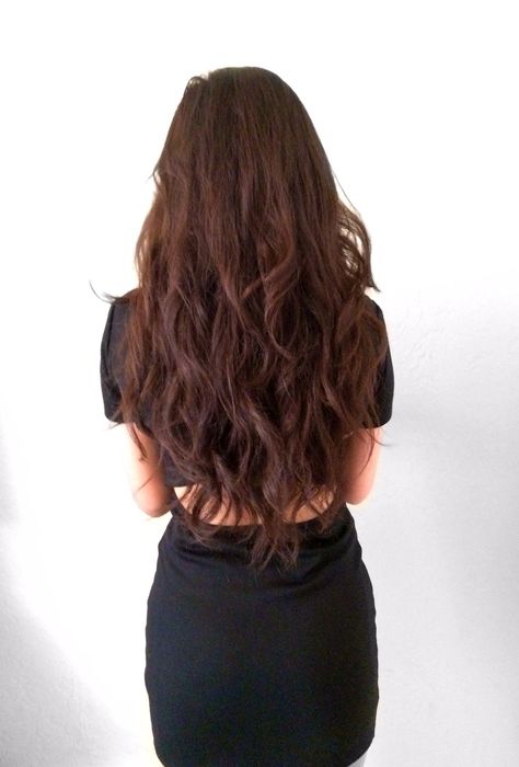 Long Hair, Stunning Transformation: V Shape Haircut Ideas - Pinterest Favorites V Shape Haircut, Shape Haircut, V Shaped Haircut, Wavy Layered Hair, V Shape Hair, Haircut With Layers, Cut Layers, Haircuts For Medium Length Hair, Wavy Haircuts