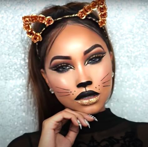 15 Cat Makeup Tutorial Videos for Halloween 2021 - Cute Cat Face Paint Costume Ideas Make Up Halloween Hombre, Halloween Makeup Looks Easy, Makeup Looks Easy, Cat Makeup Tutorial, Simple Cat Makeup, Make Up Halloween, Halloween Hombre, Cat Halloween Makeup, Creative Halloween Makeup