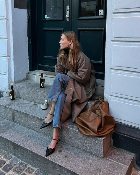 Cecilie Moosgaard Nielsen (@ceciliemoosgaard) • Instagram photos and videos London Wear, 50 Style, Minimal Chic, Parisian Chic, Mode Inspo, 가을 패션, Autumn Outfit, Casual Elegance, Fall Winter Outfits