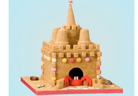 gingerbread sand castle Castle Gingerbread House, Build A Gingerbread House, Christmas Shop Displays, Homemade Gingerbread House, Candy Castle, Gingerbread Ideas, Candy Arrangements, Gingerbread House Parties, Cookie House