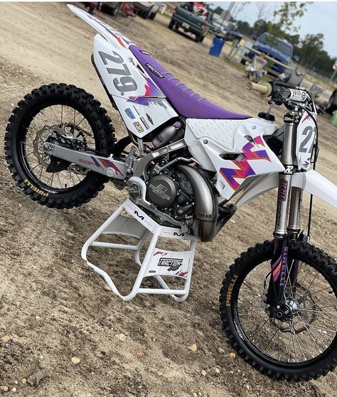 Dirt Bike 125cc, 125 Dirt Bike, Cross Moto, Dirt Bike Riding Gear, Motos Scrambler, Saleen Mustang, Dirt Bike Riding, Custom Dirt Bike, Yamaha Dirt Bikes