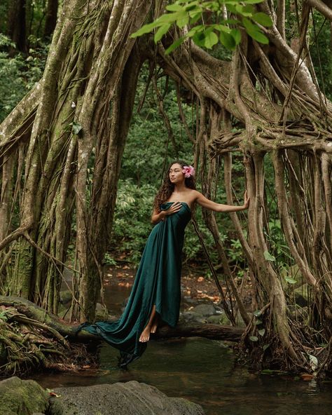 The creative juices were flowing during this shoot and I can’t get over it 😍🌺 More shoots in the jungle please 🙏 @rianonstephens @naleo.faurot Jungle Shoot, Jungle Photoshoot Ideas, Get Over It, Bohemian Style, Photography, Beauty