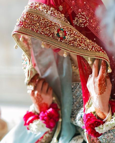 भारतीय दुल्हन संबंधी, Wedding Veil Styles, शादी की तस्वीरें, Indian Wedding Bride, Bridal Photography Poses, Muslim Wedding Dresses, Bride Photoshoot, Wedding Photoshoot Poses, Indian Wedding Photography Poses