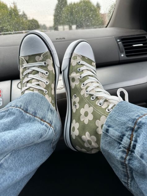 Sage Green Converse, Green Converse Outfit, Converse Bag, Converse Aesthetic, Green Converse, Custom Converse, Clover Green, Cloth Flowers, Outfits With Converse