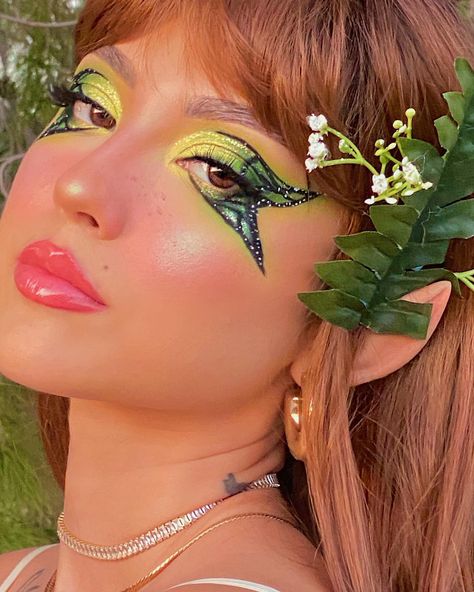 Ashley Quiroz, Fairy Halloween Makeup, Cream Color Palette, Butterfly Eyes, Fairy Halloween Costumes, Green Makeup, Crazy Eyes, Fairy Makeup, Makeup Needs