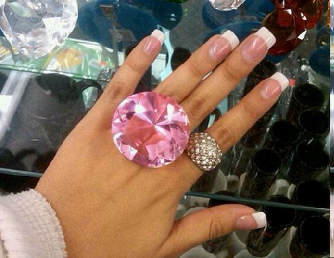 love!! 2000s Accessories, Huge Ring, 2000s Jewelry, Huge Rings, Designs Nail, Pink Girly Things, Jewelry Fashion Trends, Everything Pink, Pink Ring