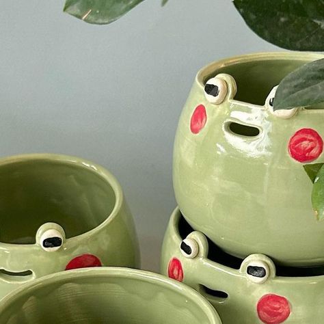 Love in Pottery on Instagram: "beautiful ceramic yarn bowl collections by @cotta.ceramics ! 🙈😘💚 FOLLOW👉 @loveinpottery for more pottery contents ☕️ ! Credit 📷💚 @cotta.ceramics visit their page and support 💕 Follow us on @musthomeguide (Interior Lovers) @mustvisitguide (Travel Lovers) & @dailyartlist (Art Lovers) ! #homedecor #pottery #keramik #ceramicartist #pottersofinstagram #handmadeceramics #sculpture #handmade #porcelain #instapottery #interiordesign #tableware #ceramic #ceramicart #art #ceramicstudio #ceramique #design #potterylove #stoneware #ceramics #wheelthrown #craft #contemporaryceramics #glaze #artist" Air Dry Clay Yarn Bowl, Yarn Bowls Diy, Yarn Bowls Pottery, Tableware Ceramic, Ceramic Pinch Pots, Ceramic Yarn Bowl, Pinch Pot, Air Dry Clay Projects, Pottery Pot