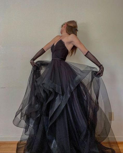 Party Dress With Gloves, Tulle Pattern, Mode Indie, Dress With Gloves, Strapless Party Dress, A Line Evening Dress, Strapless Prom Dresses, Fairytale Fashion, Tulle Evening Dress