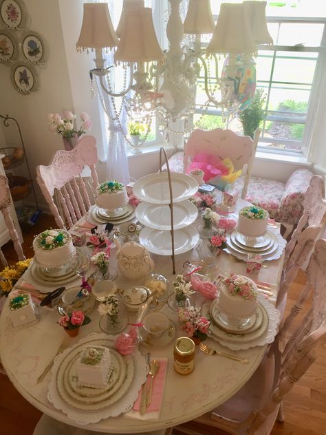 Birthday Tea Party Outfit, Croquette Tea Party, Tea Party Indoor, Croquette Birthday Party, Tea Party Astethic, Tea Party Birthday Aesthetic, Yea Party Birthday Ideas, Alice In Wonderland Tea Party Aesthetic, Yea Party Birthday