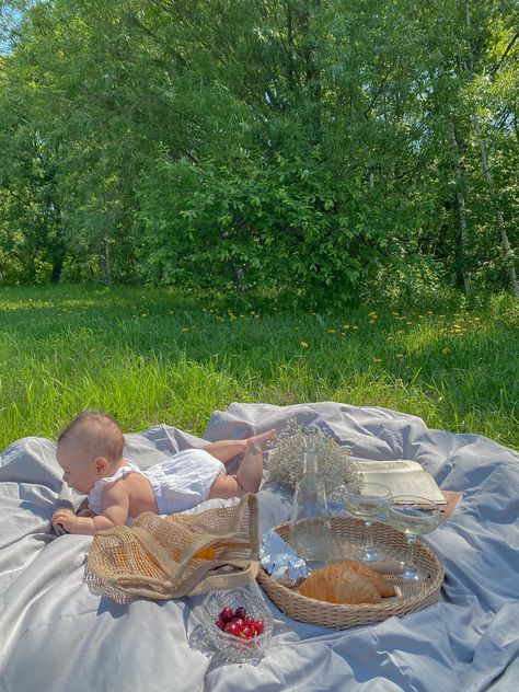 Picnic Photoshoot With Baby, Mom And Daughter Picnic, Mommy And Me Picnic Photo Shoot, Baby Picnic Photoshoot, Mommy And Me Picnic, Picnic With Baby, Picnic Family Photoshoot, Mommy And Daughter Photo Shoot, Mommy And Son Photo Shoot