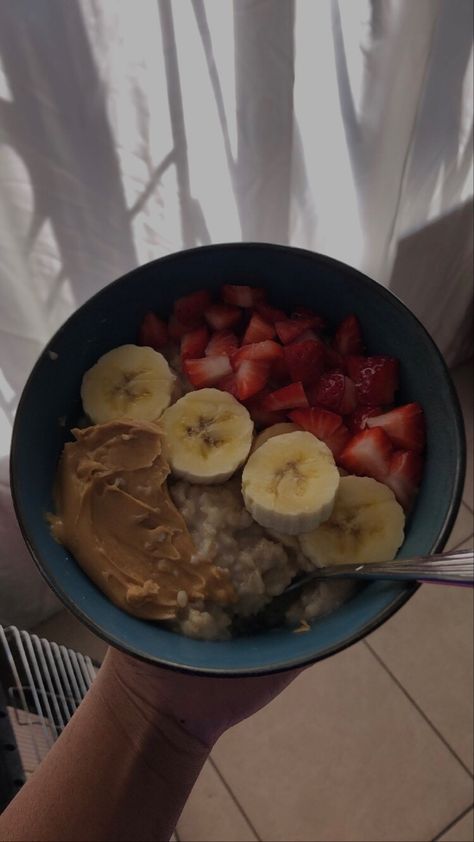 Oatmeal Recipes Aesthetic, Healthy Meals Pictures, Diet Breakfast Aesthetic, Protein Diet Aesthetic, High Protein Snacks Aesthetic, High Protein Foods Aesthetic, Protein Aesthetic Food, Healthy Diet Aesthetic Pictures, Oatmeal Breakfast Aesthetic