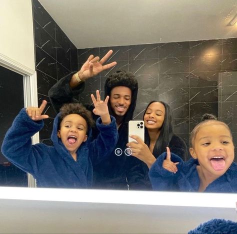 Good Family Aesthetic, Cute Black Family Pictures, Cute Family Goals Aesthetic, Big Family Aesthetic Black, Future Kids Goals, Future Lifestyle Family, Aesthetic Black Family, Family Goals Black, Black Couple With Baby