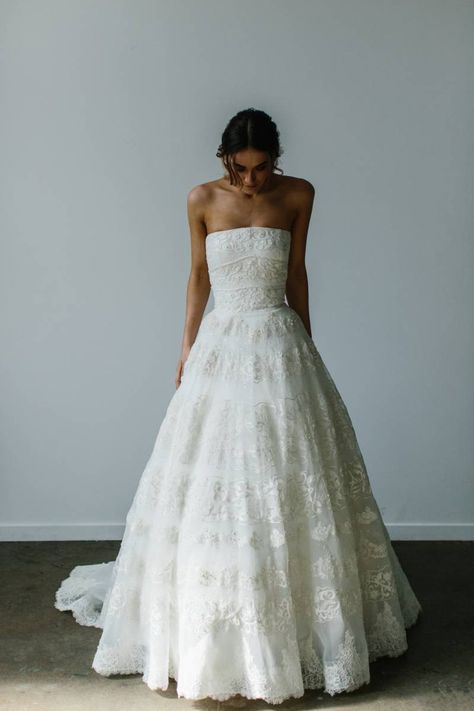 Karen Willis Holmes Bespoke Limited Edition via Pacific Weddings Karen Willis Holmes, White Wedding Dress, Dream Wedding Ideas Dresses, Wedding Mood, Dreamy Wedding, Lace Wedding Dress, Wedding Dress Inspiration, Wedding Looks, Dream Wedding Dresses