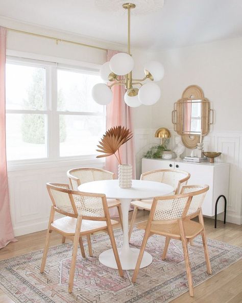 Small white round table with four wood and cane chairs, brass lights and pink curtains. Revival Rugs, Zimmer Diy, My Scandinavian Home, Room Deco, Wardrobe Cabinets, Décor Diy, Interior Trend, Scandinavian Home, Room Table