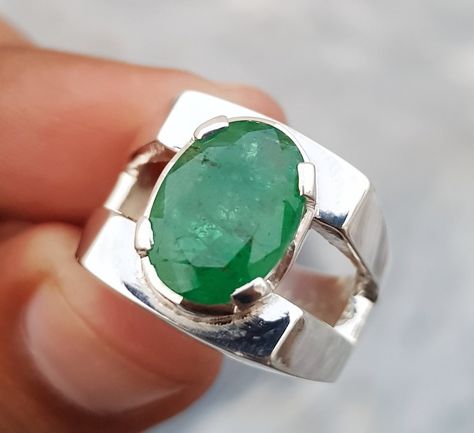 Emerald Stone Benefits, Emerald Stone Ring, Diamond Chart, Emerald Stone Rings, Watch Ring, Mens Jewellery, Ring Video, Green Emerald Ring, Outfit Styles