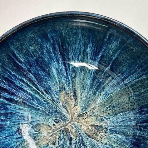 Victoria Ward on Instagram: "Layered glaze bowl using @amacobrent glazes Blue Midnight all over x3 then Iron Lustre on the top half x2 and a thick band of Oatmeal around the rim 💙I love this combo so much! #glazetechniques #glazecombo #glazes #amacoglazes #howiamaco #glazingceramics #glazetech #glazeporn #amacoclayathome #amacobrent #handmadeceramics #ceramicglaze #decoratingpottery #layeredglazing #drippyglaze #ceramicsmagazine #potteryforall #ceramicsdigest #ceramicart #ceramicartist #wheelthrown #wheelthrownpottery #glazechemistry #glazecombo #ceramicslife #ceramicstudio #ceramicist" Spectrum Glaze Layering, Amaco Sapphire Float Glaze Combinations, Amaco Glaze Layering Oatmeal, Blue Midnight Glaze Combinations, Iron Luster Glaze Combinations, Iron Lustre Glaze Combinations, Oatmeal Glaze Combinations, Amaco Glaze Layering, Spectrum Glazes