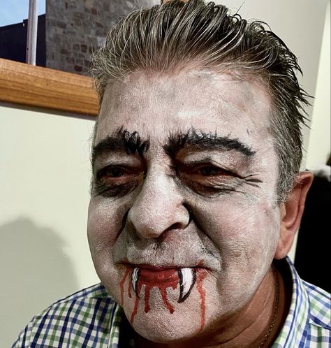 Maquillaje dracula Halloween Dracula Makeup, Painting Makeup, Dracula, Face Painting, Halloween Makeup, Halloween, Makeup, Fictional Characters, Make Up