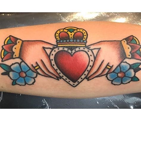 Irish Claddagh Tattoo, Claddagh Tattoo, Traditional Style Tattoo, Irish Tattoos, Celtic Tattoo, Upper Arm Tattoos, Chest Tattoos For Women, Gorgeous Tattoos, Heart Tattoo Designs