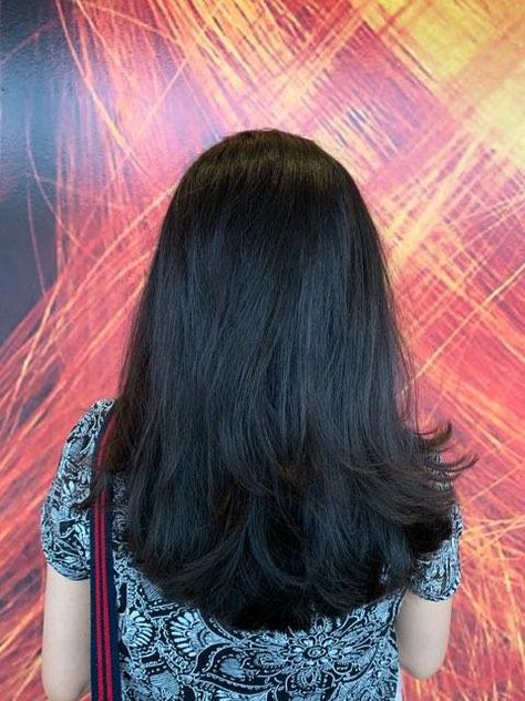 Hair Setting Styles For Medium Hair, Medium Length Haircut For Thick Hair Black Women, Medium U Shaped Haircut, Mid Length Haircut Indian, Haircut Styles For Medium Length Hair, Medium Length Haircut Indian, Shoulder Length Hair Haircuts, Haïr Cut For Frizzy Hair, Indian Haircuts For Women