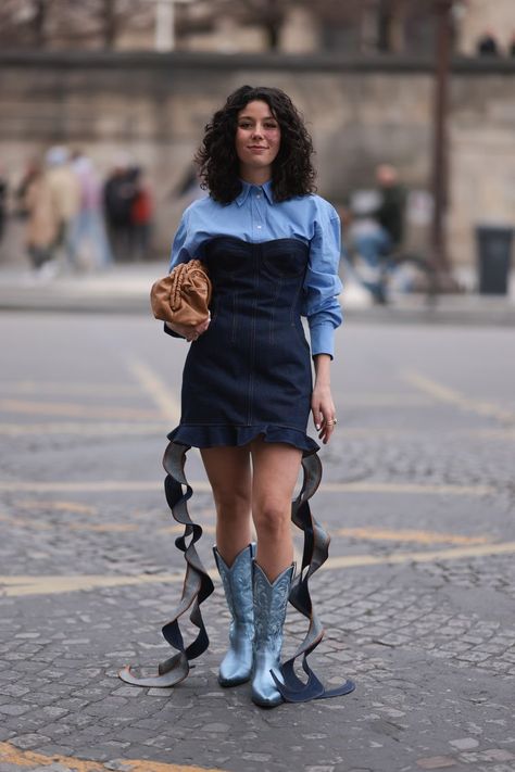 How to Wear a Casual Denim Dress for Spring Style A Denim Dress, Denim Dress Outfits, Denim Dress Outfit, Casual Denim Dress, Christine Centenera, Strapless Denim Dress, Black Photo, Checkered Print, Vegas Trip