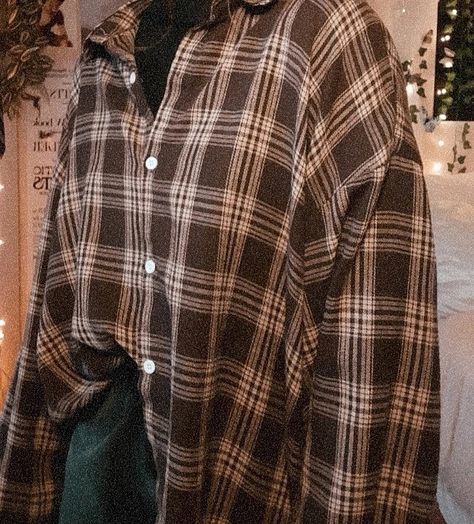 @jaikemarie on instagram & tiktok #outfit #inspiration #brown #cozy #oversize Brown Flannel Aesthetic, Brown Flannel Outfit Women, Brown Flannel Outfits For Women, Brown Oversized Shirt Outfit, Brown Plaid Shirt Outfit, Flannel Shirt Aesthetic, Oversized Flannel Outfit, Brown Tshirt Outfit, Flannel Outfit Women