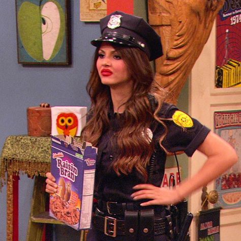 “Happy #LaborDay! ❤️, Officer Pedesco  #Victorious #EndOfSummer” Cool Girl Costumes, Original Costume Ideas, Police Officer Halloween, Cop Halloween Costume, Police Officer Costume, Iconic Halloween Costumes, Character Halloween Costumes, Horror Halloween Costumes, Clever Halloween Costumes