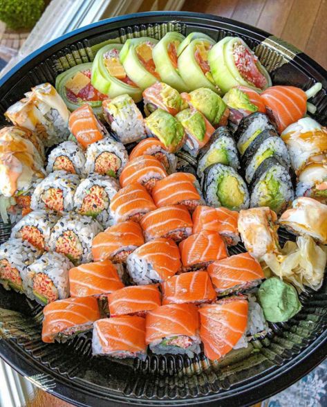 Sushi Aesthetic, Sushi Platter, Food Content, Sushi Recipes, Food Goals, Food Platters, Food Inspo, Food Obsession, Interesting Food Recipes