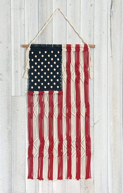 American Flag Macrame Wall Hanging Diy, Macrame American Flag Pattern, Macrame Flag Wall Hangings, Macrame American Flag Tutorial, Macrame Flag Diy, Unique Macrame Ideas, Macrame American Flag, Macrame Flag, Flag Macrame