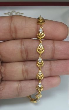 Gold Bracelet Simple, Gold Jewels Design, Gold Bangles For Women, New Gold Jewellery Designs, Diamond Bracelet Design, Modern Gold Jewelry, Bridal Design, Jewelry Set Design, Gold Bridal Jewellery Sets