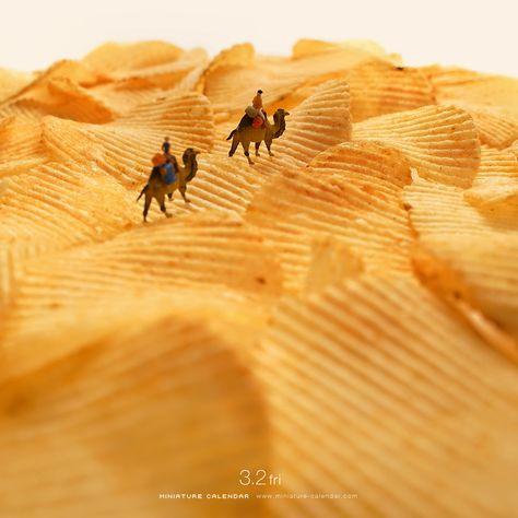 Tanaka Tatsuya, Transformation Art, Tatsuya Tanaka, Miniature Calendar, Miniature People, Miniature Photography, Colossal Art, Affinity Photo, Potato Chip