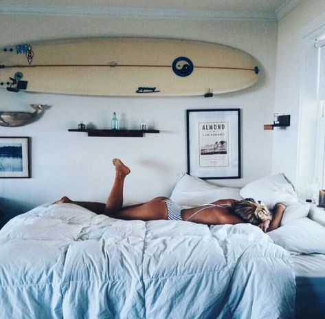 Coastal Surf Bedroom, Simple Beach Room, Surf Astethic, Surfer House, Surf Bedroom, Rainbow Sherbert, Surfer Room, Surf Room Decor, Beach House Room