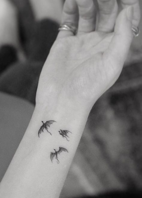 Dragon Tattoo Wrist, Tiny Dragon Tattoo, Dragon Tattoo Shoulder, Dragon Tattoo Meaning, Small Dragon Tattoos, Unique Small Tattoo, Tiny Dragon, Tattoo Wrist, Dragon Tattoo For Women