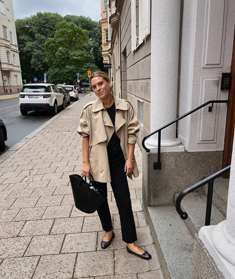 Josefine Kanth on Instagram: “helgstrosa o så 🤎” Laura Byrnes, Ballerina Outfit, Streetwear Mode, Work Time, Classy Fashion, Lifestyle Products, Work Style, Minimal Style, Beauty Wellness