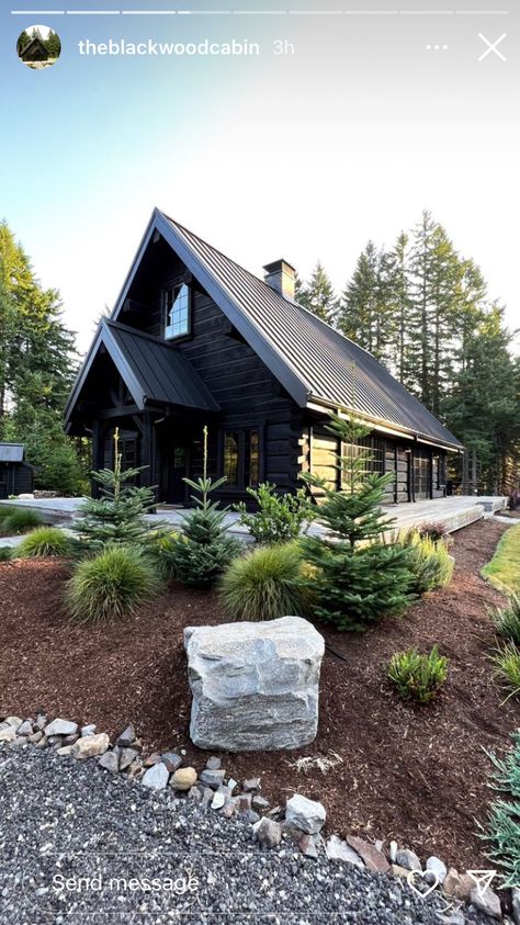 Simple Cabin Landscaping, Cabin Exterior Landscaping, House In Woods Landscaping, Mountain Home Landscaping Ideas, Mountain House Landscaping, Cabin Landscape Ideas, Log Cabin Landscaping Ideas, Cabin Landscaping Ideas, Cabin Landscaping Ideas Woods