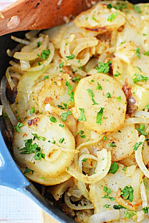 Pan fried potatoes with onions and garlic is a cheap side dish you can add peppers to as well. Tender in cast iron skillet or crispy. Southern Potatoes And Onions, French’s Crispy Fried Onions Recipes, Air Fryer Fried Potatoes And Onions, Skillet Potato Recipes, Air Fryer Potatoes And Onions, Potatoes And Onions Skillet, Fried Potatoes Skillet, Potato And Onion Recipes, Fried Potatoes With Onions