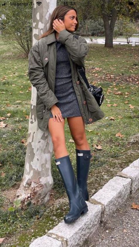 Hunter Wellies Outfit, Wellies Outfit, Wales Country, Green Hunter Boots, Catherine Princess Of Wales, Relaxed Outfits, Hunter Wellies, Outfit 2023, Interview Style